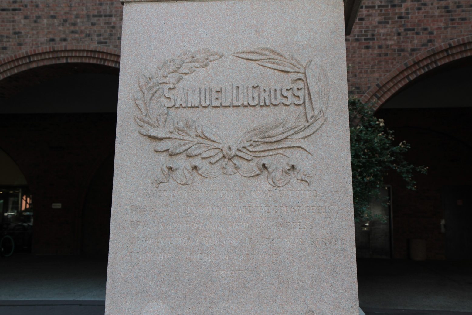 Samuel David Gross monument, Jefferson Medical School, Philadelphia - 04.JPG